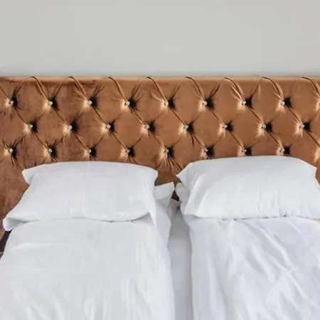 Golden - Cozy And Bright - Great Location &swietej Barbary Apartment *