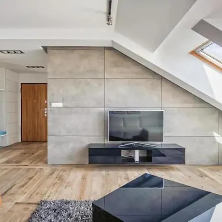 Golden - Cozy And Bright - Great Location &swietej Barbary